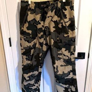 KUIU ultralight hunting pants